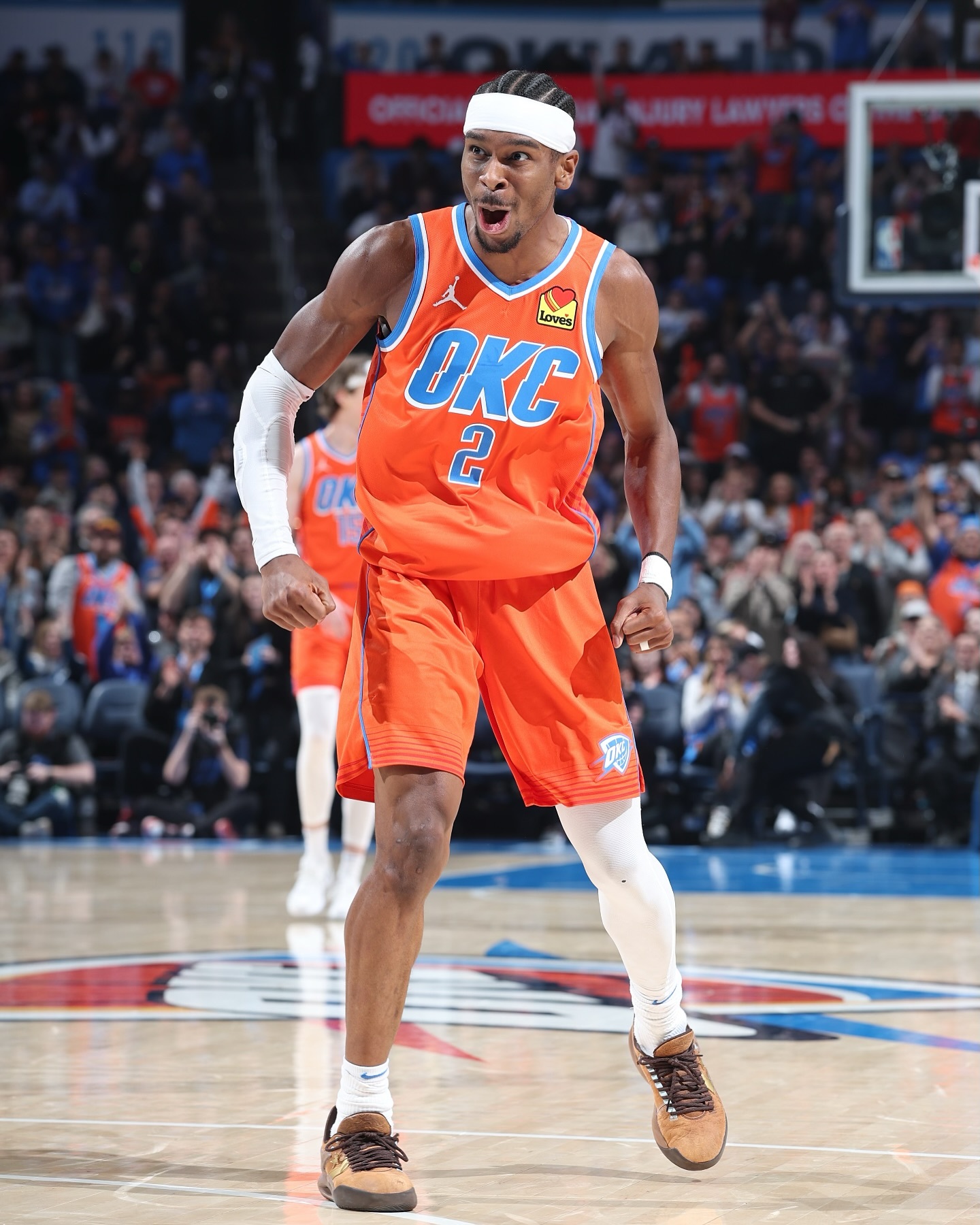 爱游戏tv-雷霆险胜浙江队，德罗赞惊艳四座