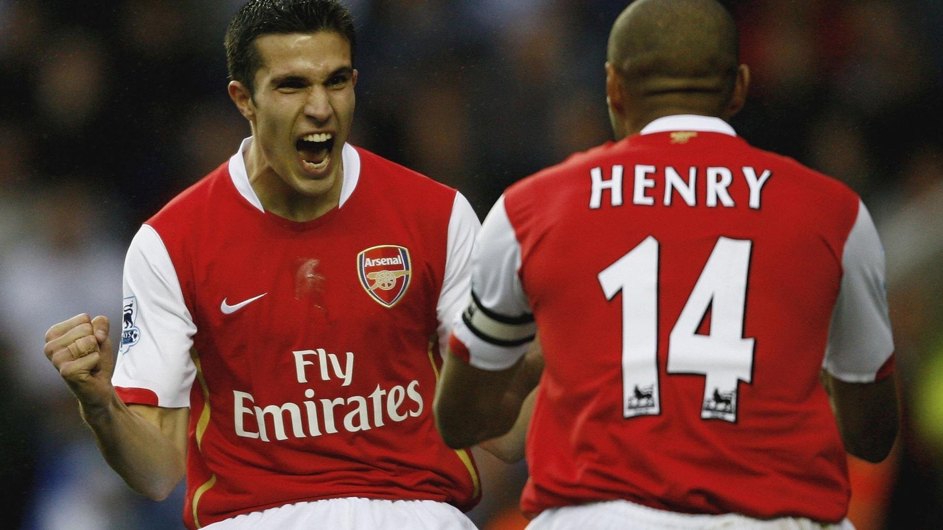 爱游戏官网-勒沃库森爆冷墨西哥,库尔图瓦在F1街道赛接管比赛,当绿茵场与赛道交换灵魂